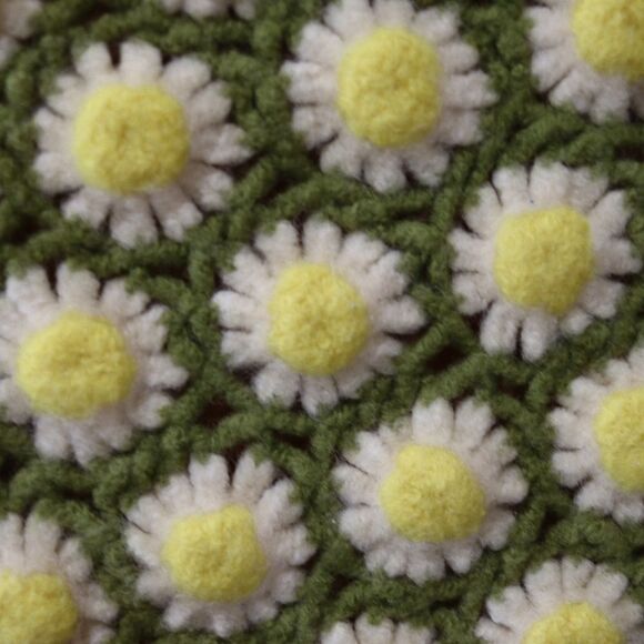 Vintage Handmade Ditsy Daisy Chain Crochet Throw Blanket 42x36 - Picture 4 of 8